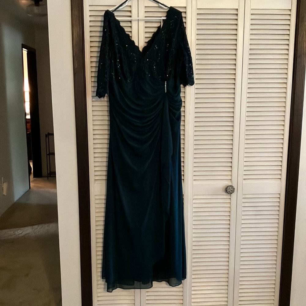 Women’s gown- brand new never worn. Size 18w